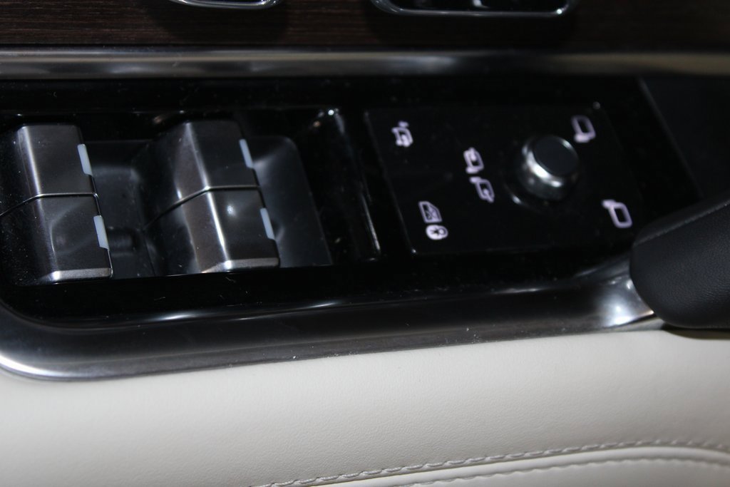 Used 2024 Land Rover Range Rover SE image 9