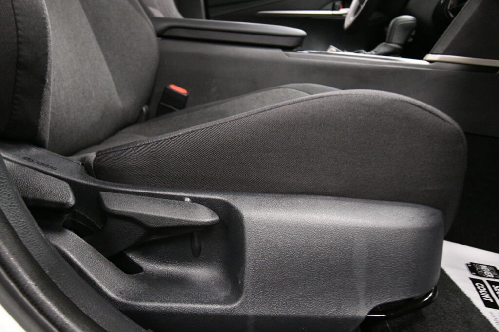 Used 2025 Toyota Camry LE FWD image 25