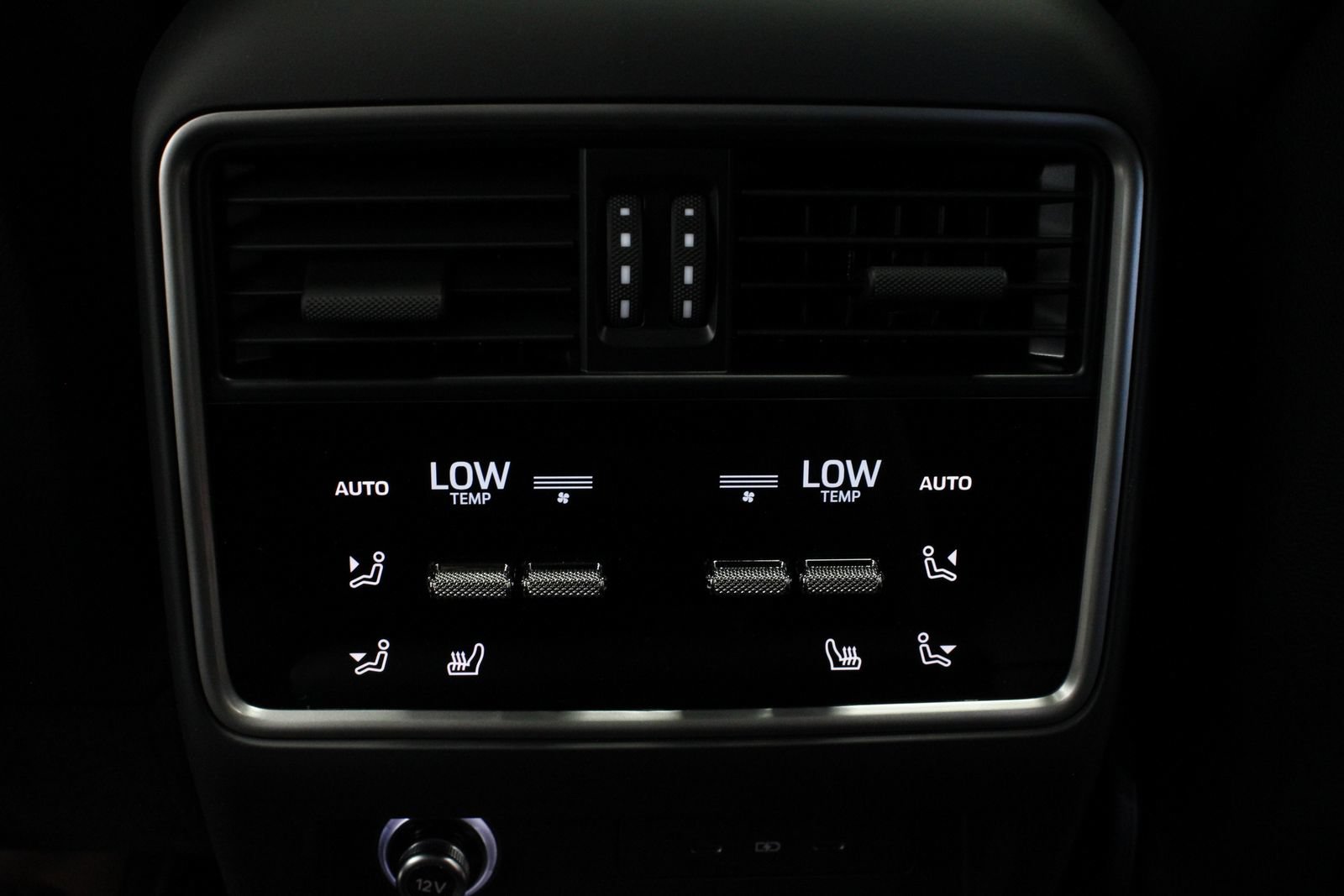 Used 2025 Porsche Cayenne GTS AWD/4WD image 29