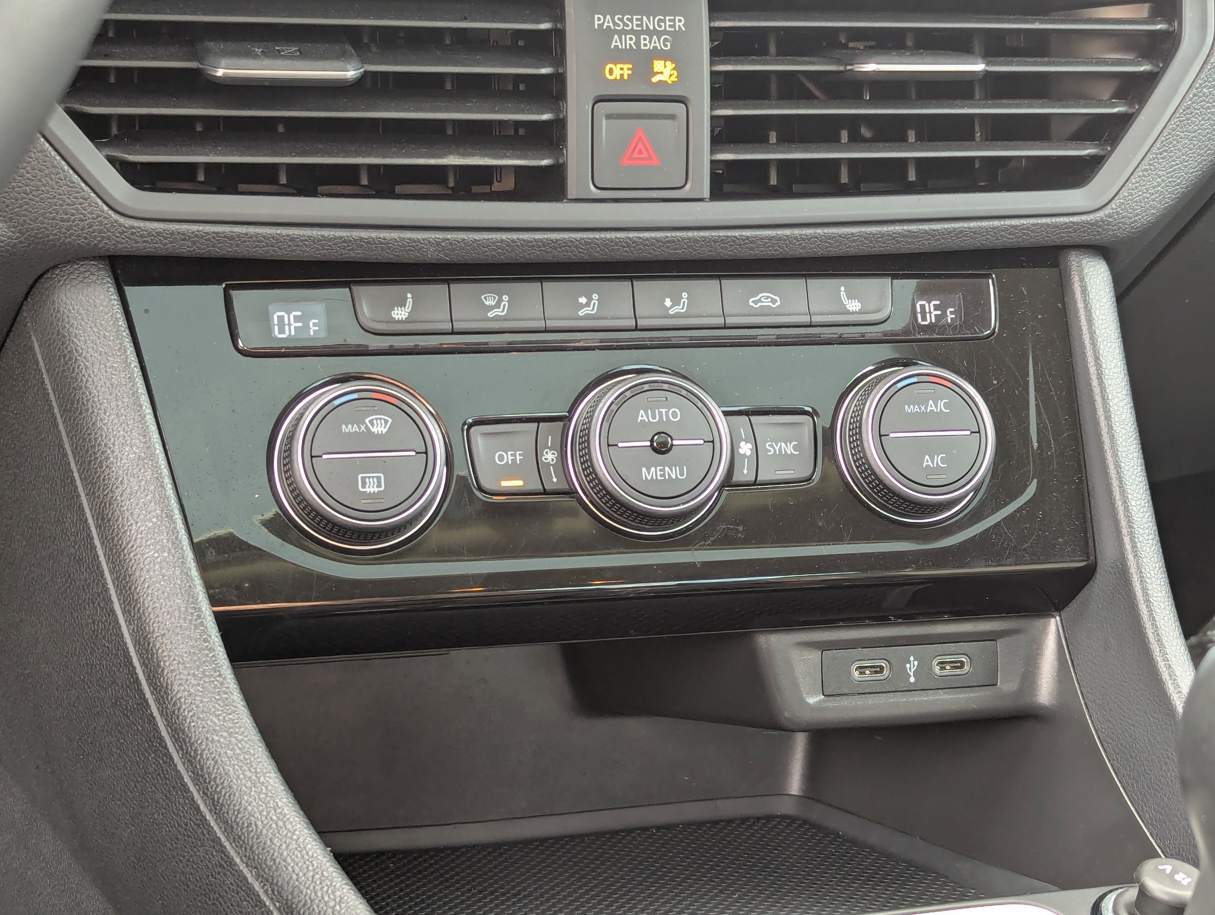 Used 2023 Volkswagen Jetta SE w/ Panoramic Sunroof Package image 23