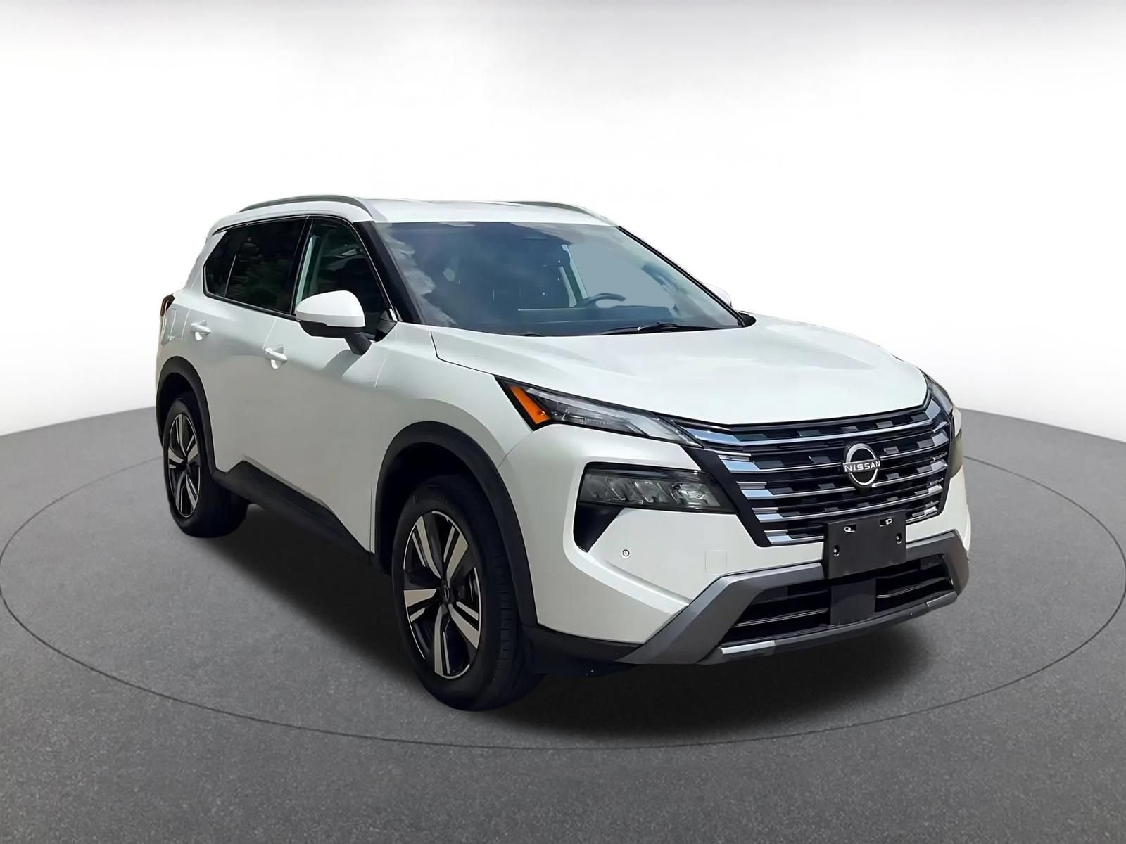 Used 2026 Nissan Rogue SL AWD/4WD image 3