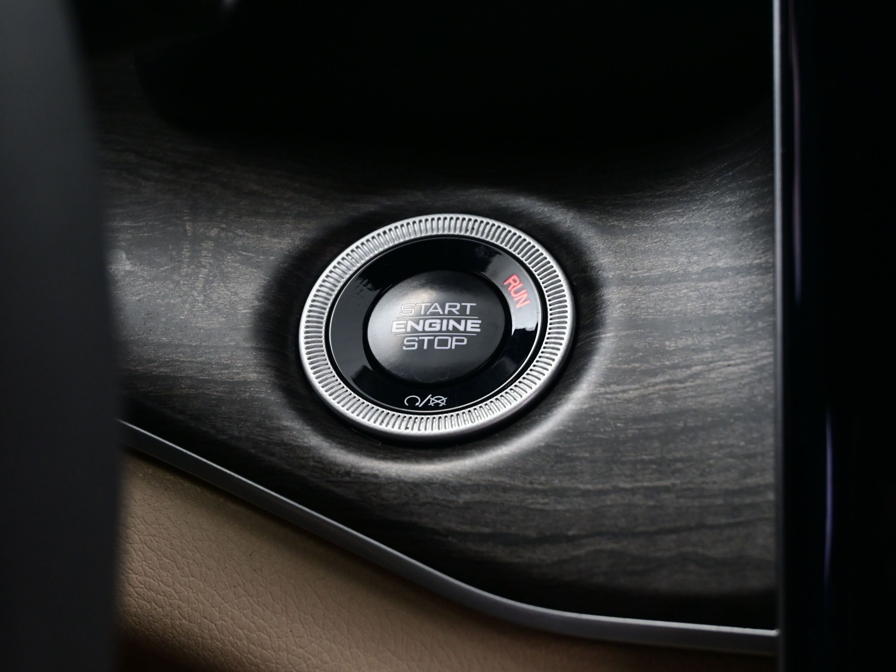 Used 2024 Jeep Grand Cherokee Limited w/ Luxury Tech Group II image 23