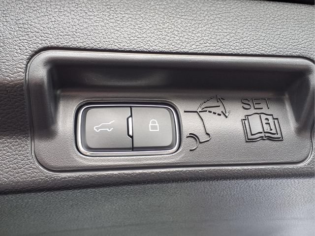 Used 2025 Ford Explorer Active AWD/4WD image 11