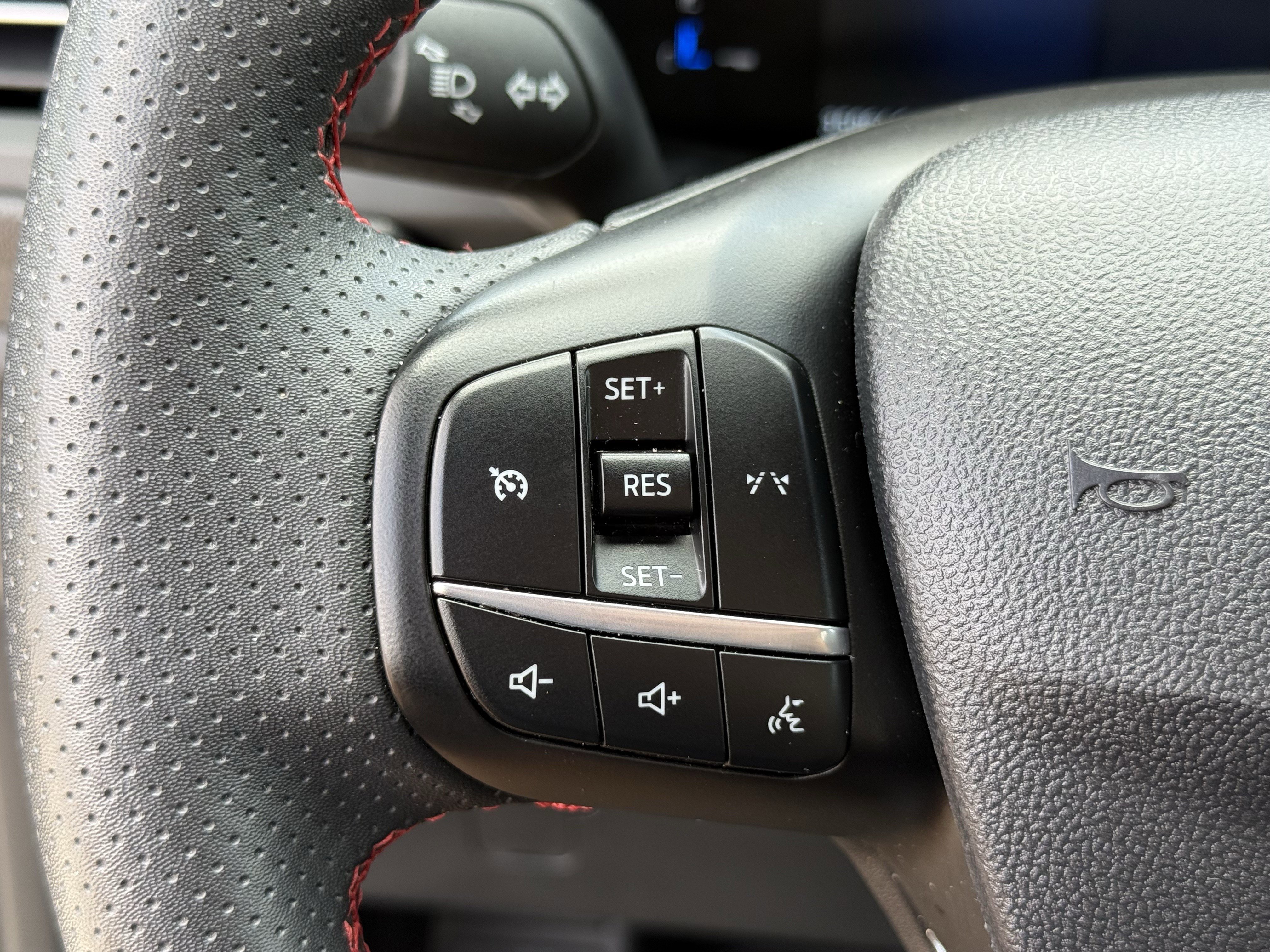 Used 2025 Ford Escape ST-Line image 17