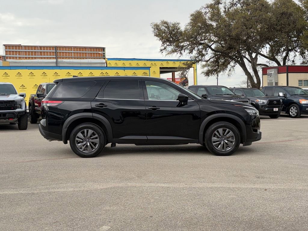 Used 2025 Nissan Pathfinder S image 4