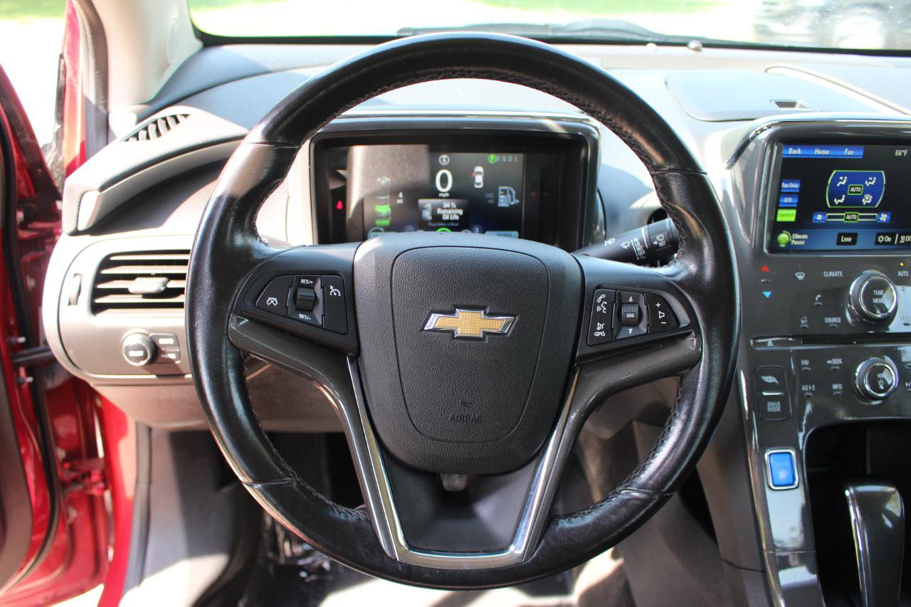 Used 2015 Chevrolet Volt FWD image 19