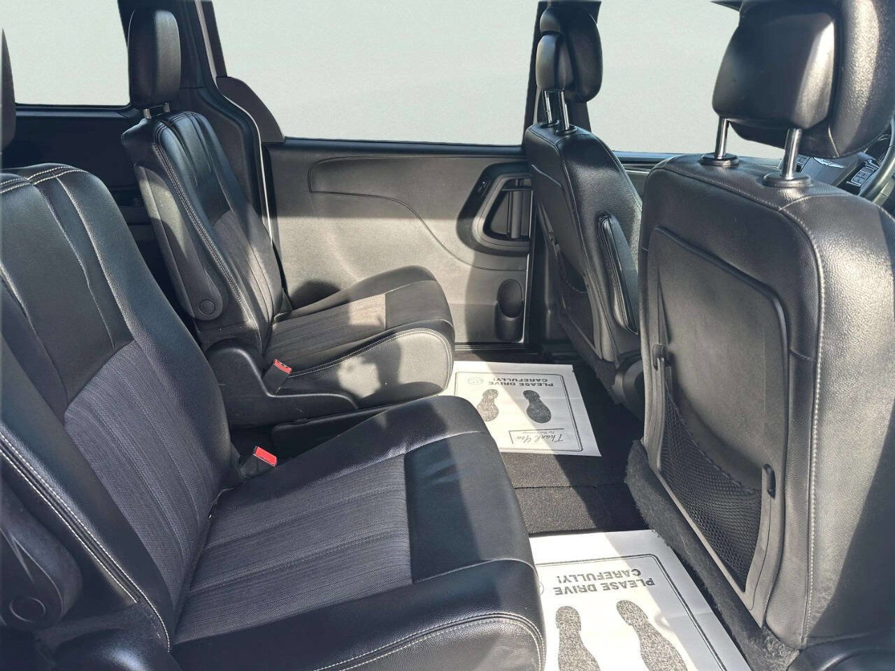 Used 2016 Chrysler Town & Country S FWD image 12