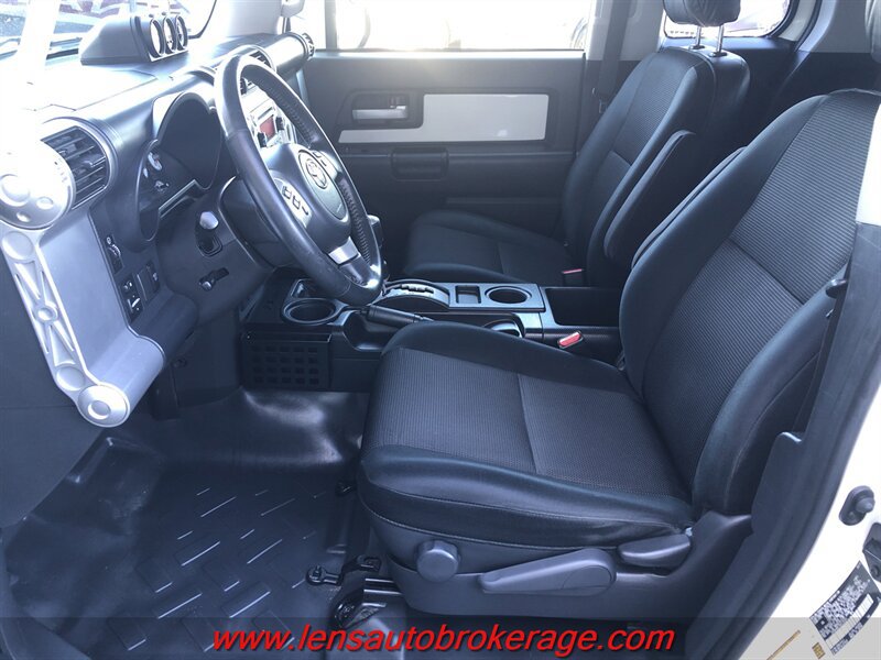 Used 2012 Toyota FJ Cruiser 4WD w/ Upgrade Pkg image 11