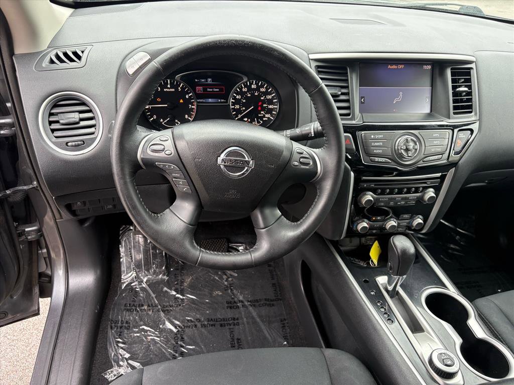 Used 2018 Nissan Pathfinder SV image 20