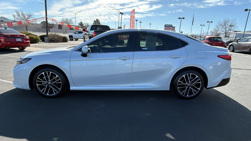 Used 2025 Toyota Camry XLE image 6