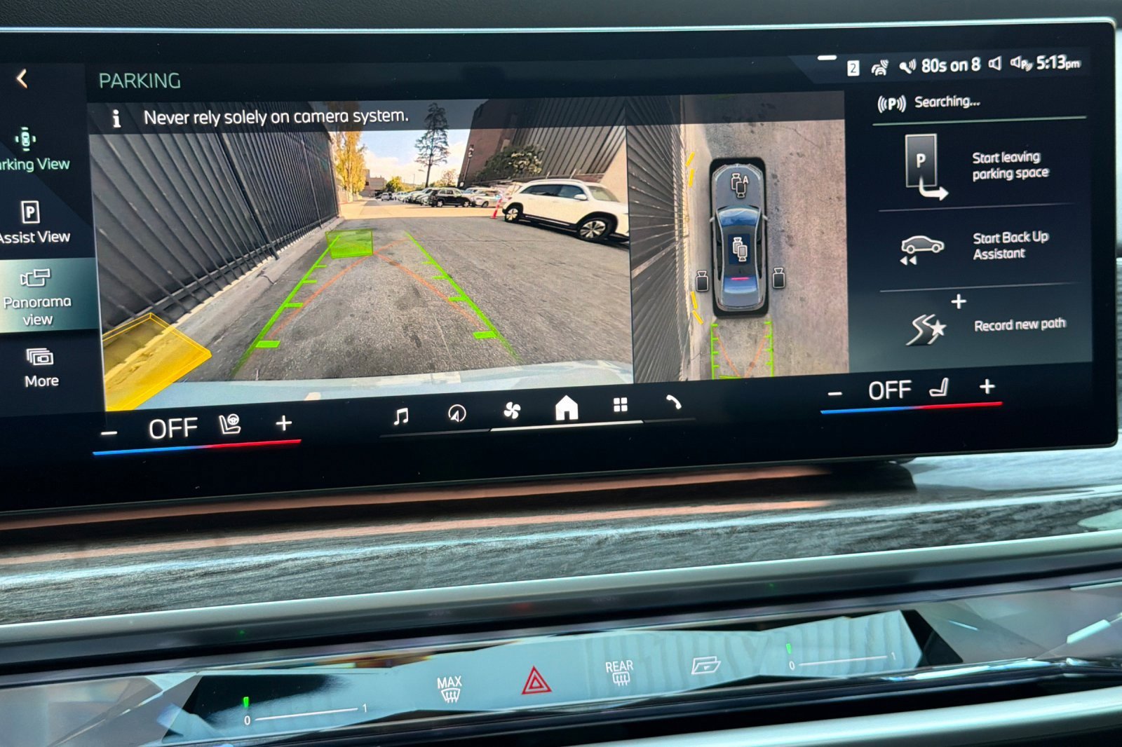 Used 2023 BMW 740i w/ Parking Assistance Package RWD image 18