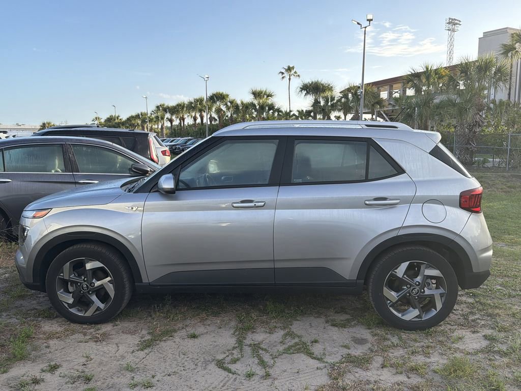 Used 2024 Hyundai Venue SEL image 7