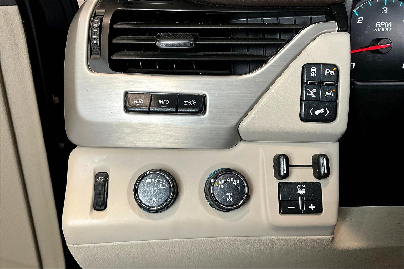 Used 2020 GMC Yukon Denali w/ Open Road Package AWD/4WD image 16