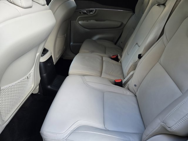 Used 2025 Volvo XC90 T8 Ultra w/ Protection Package Premier image 31
