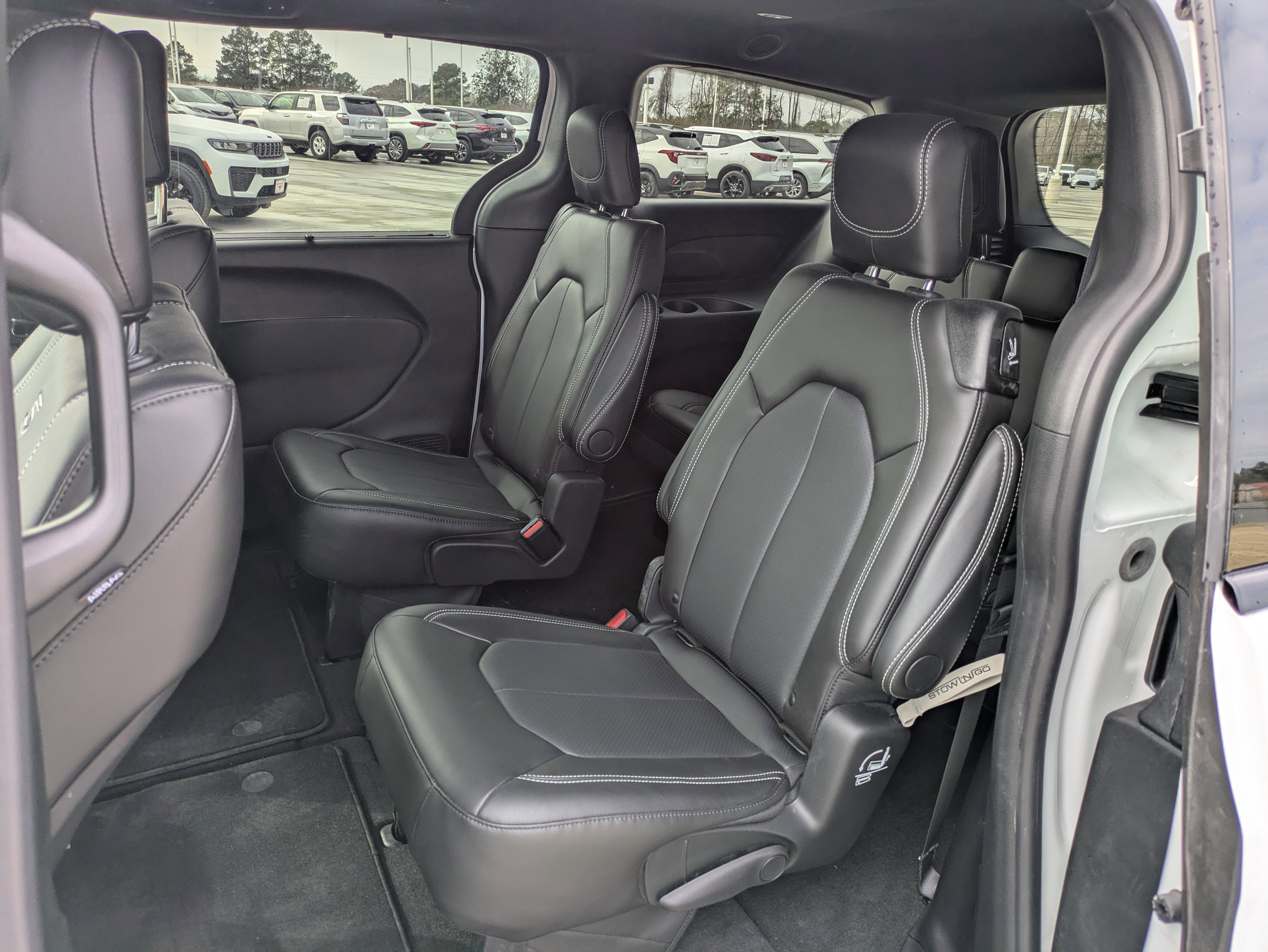 New 2026 Chrysler Pacifica Select w/ S Appearance Package FWD image 13