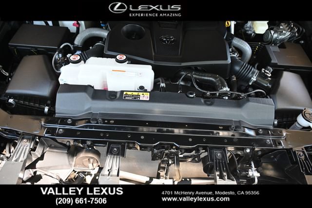 Used 2025 Toyota Tundra Platinum w/ TRD Off-Road Package AWD/4WD image 22