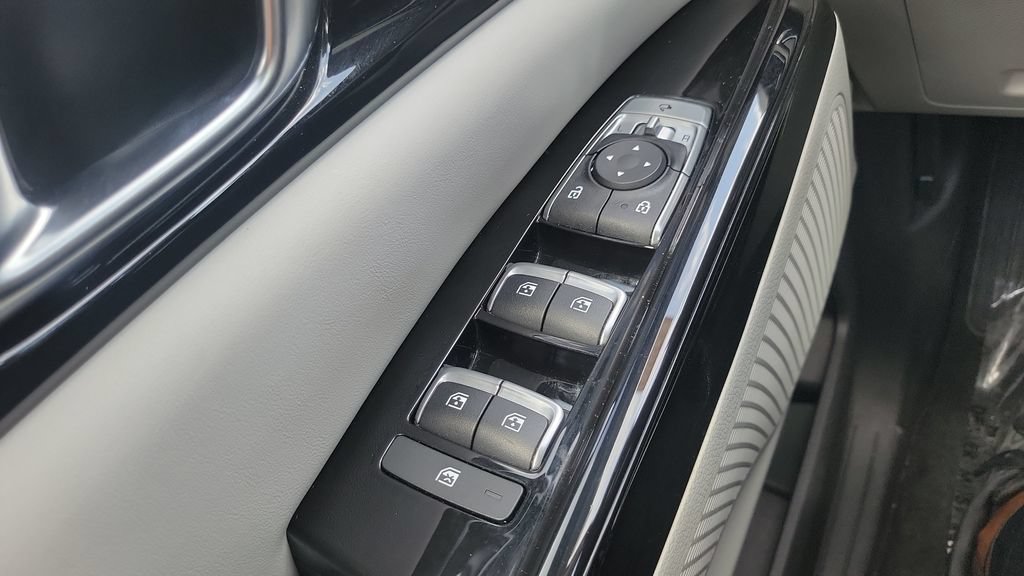 Used 2023 Kia Carnival SX FWD image 18