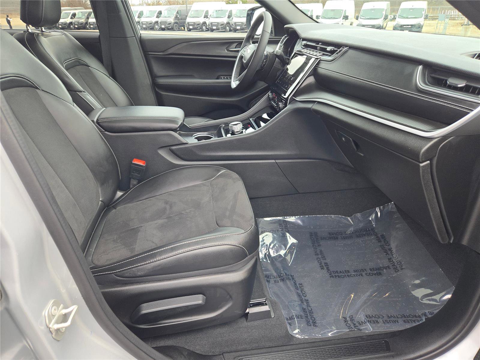 Certified 2024 Jeep Grand Cherokee Altitude image 9