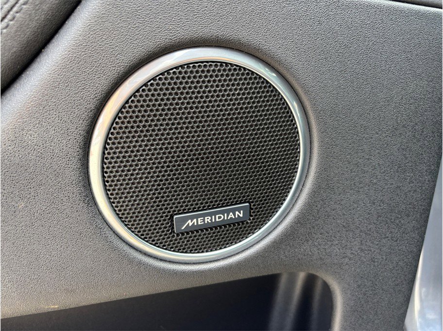 Used 2021 Land Rover Discovery Sport SE image 25