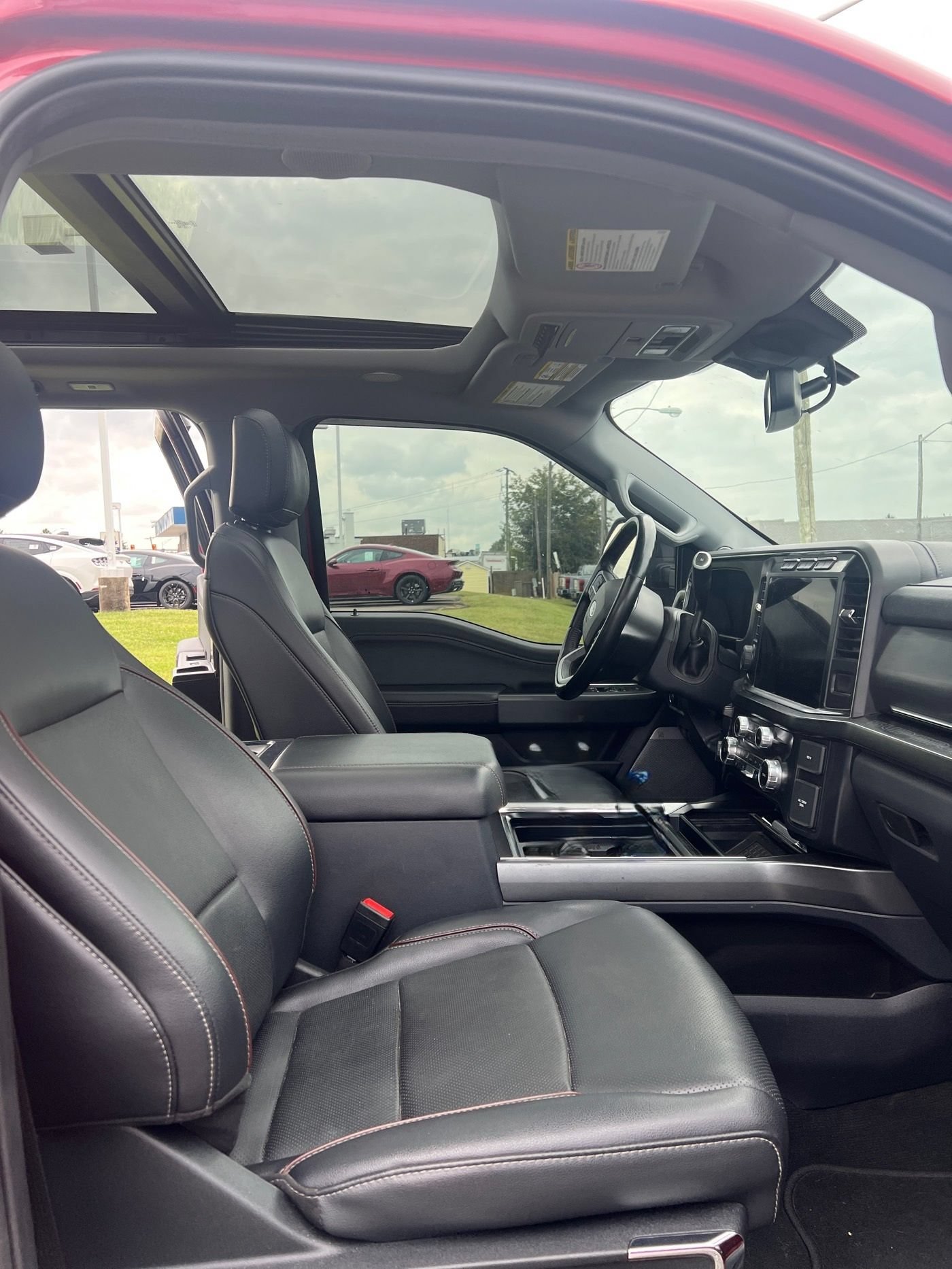 Used 2023 Ford F350 Lariat w/ Lariat Ultimate Package AWD/4WD image 5
