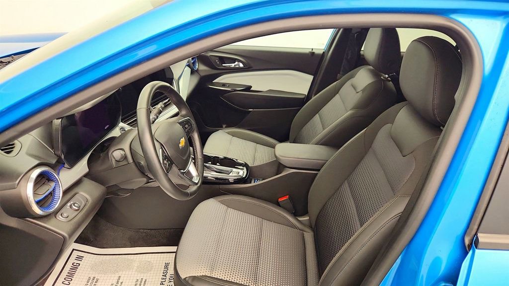 Used 2025 Chevrolet Trax LT w/ Driver Confidence Package image 18