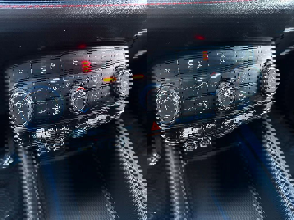 Used 2023 Dodge Durango GT image 25