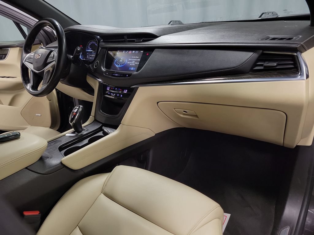 Used 2019 Cadillac XT5 FWD image 32