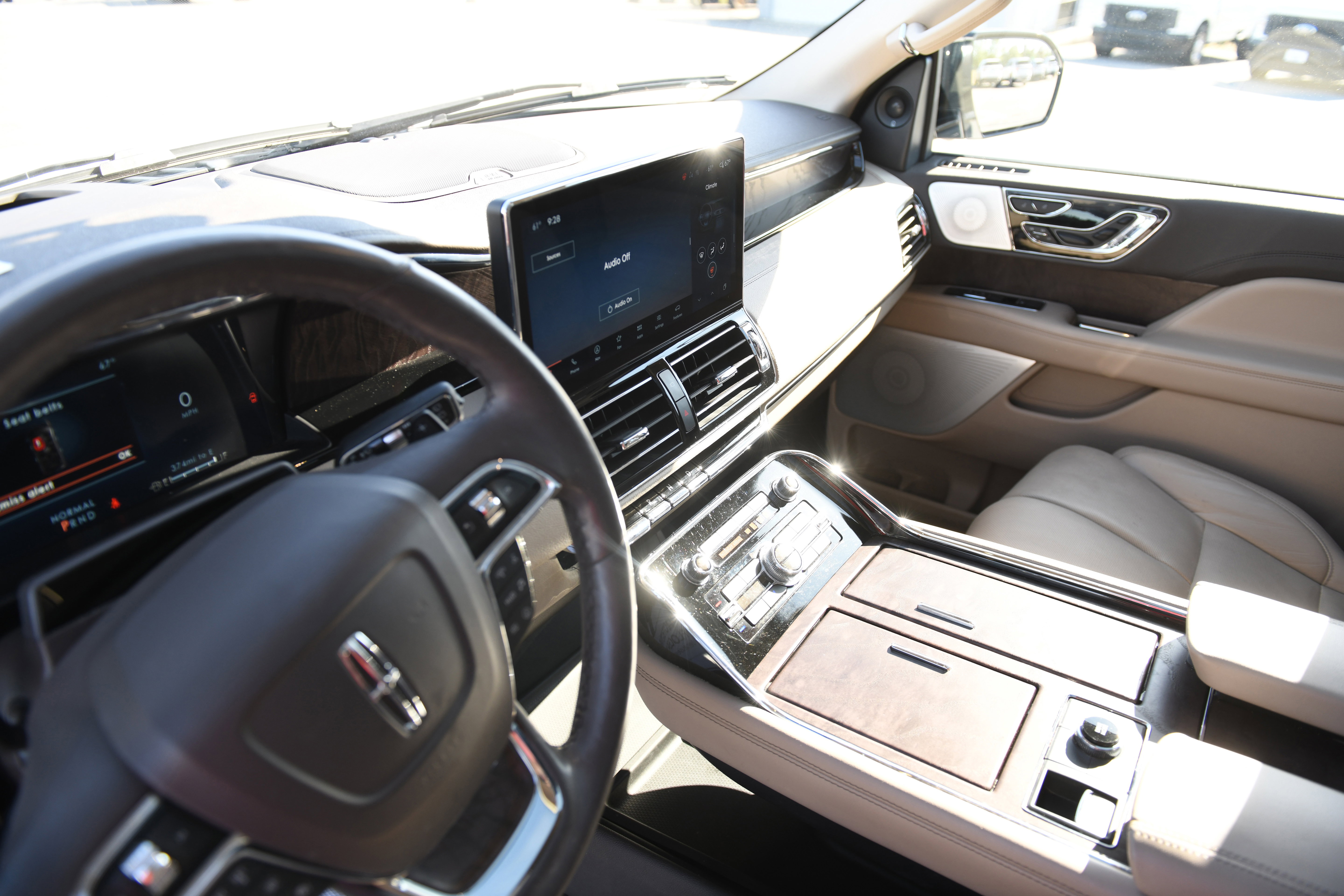 Used 2022 Lincoln Navigator Reserve AWD/4WD image 18