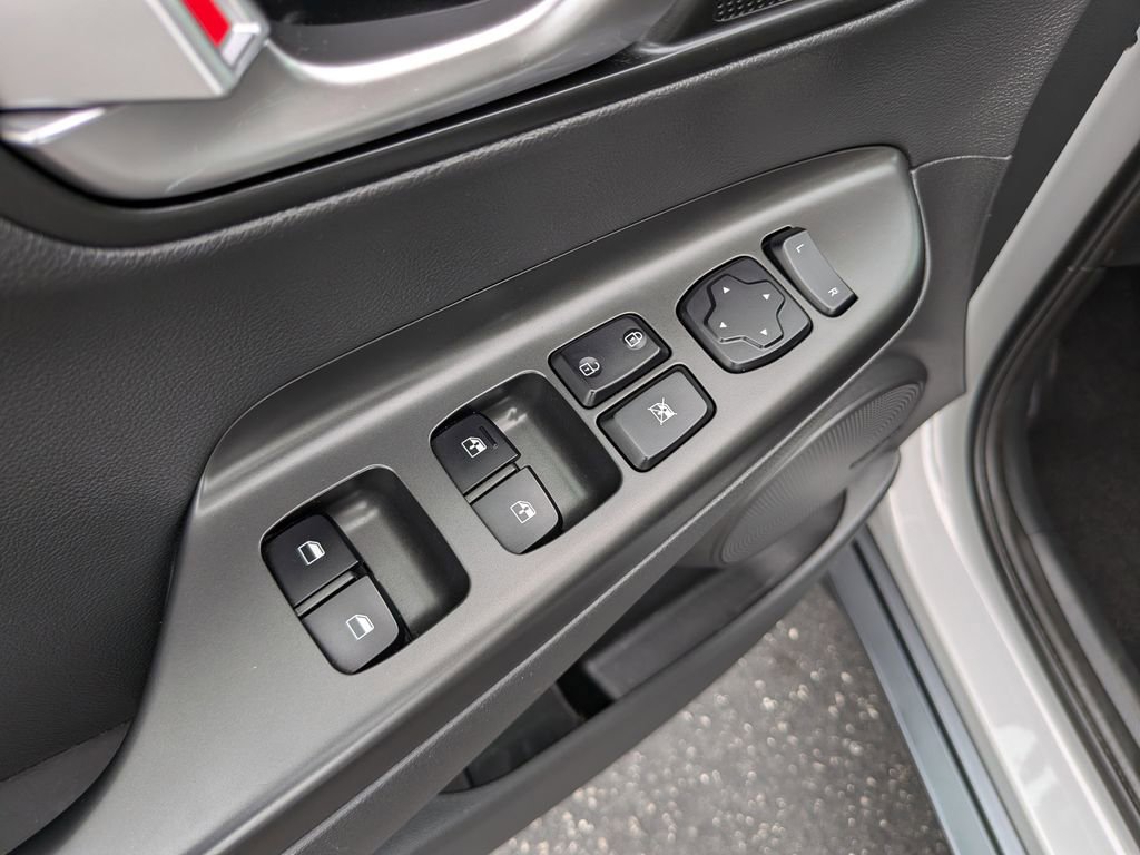 Used 2022 Hyundai Kona Limited FWD image 19