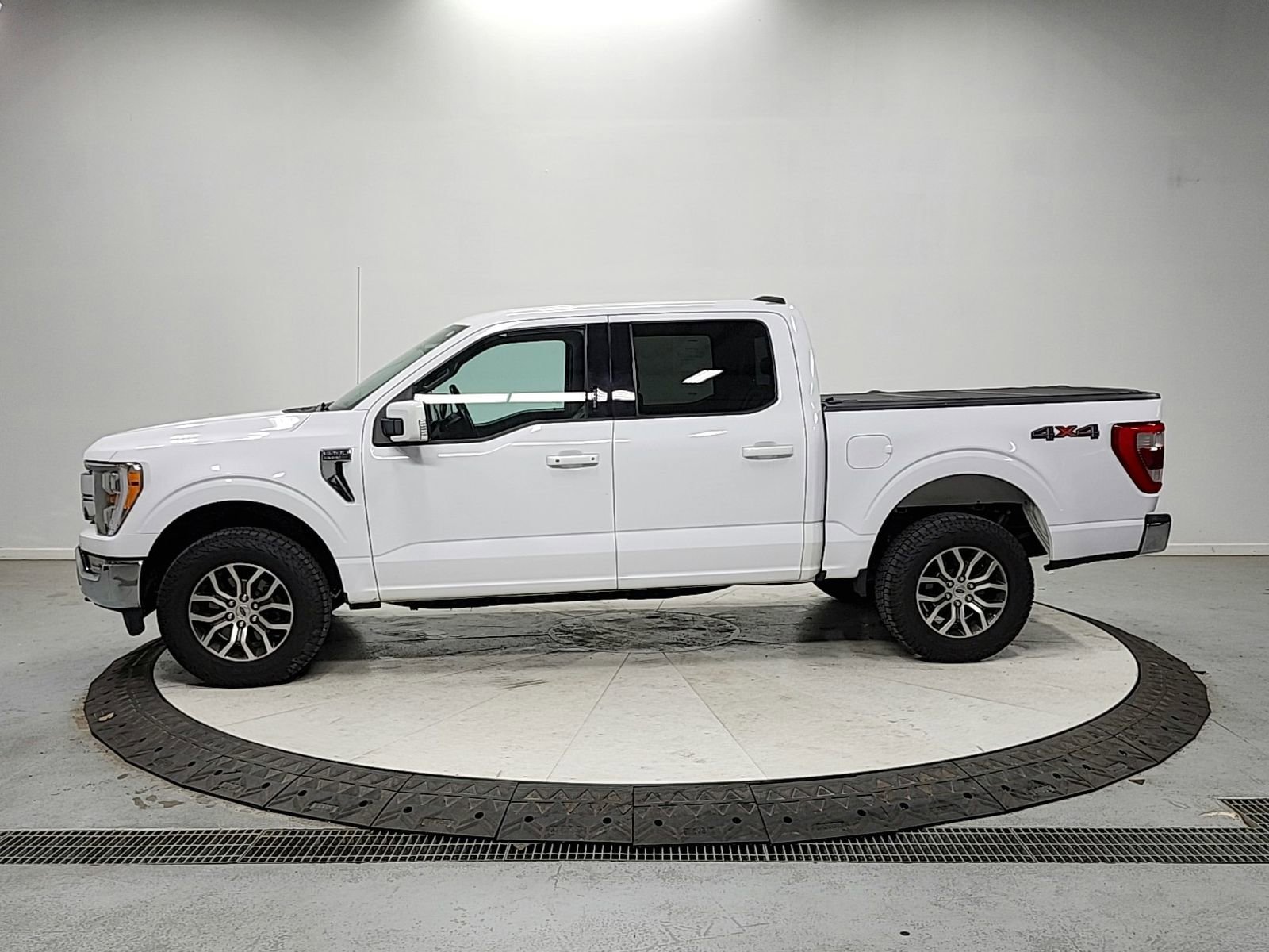 Used 2021 Ford F150 Lariat w/ Equipment Group 501A Mid image 4
