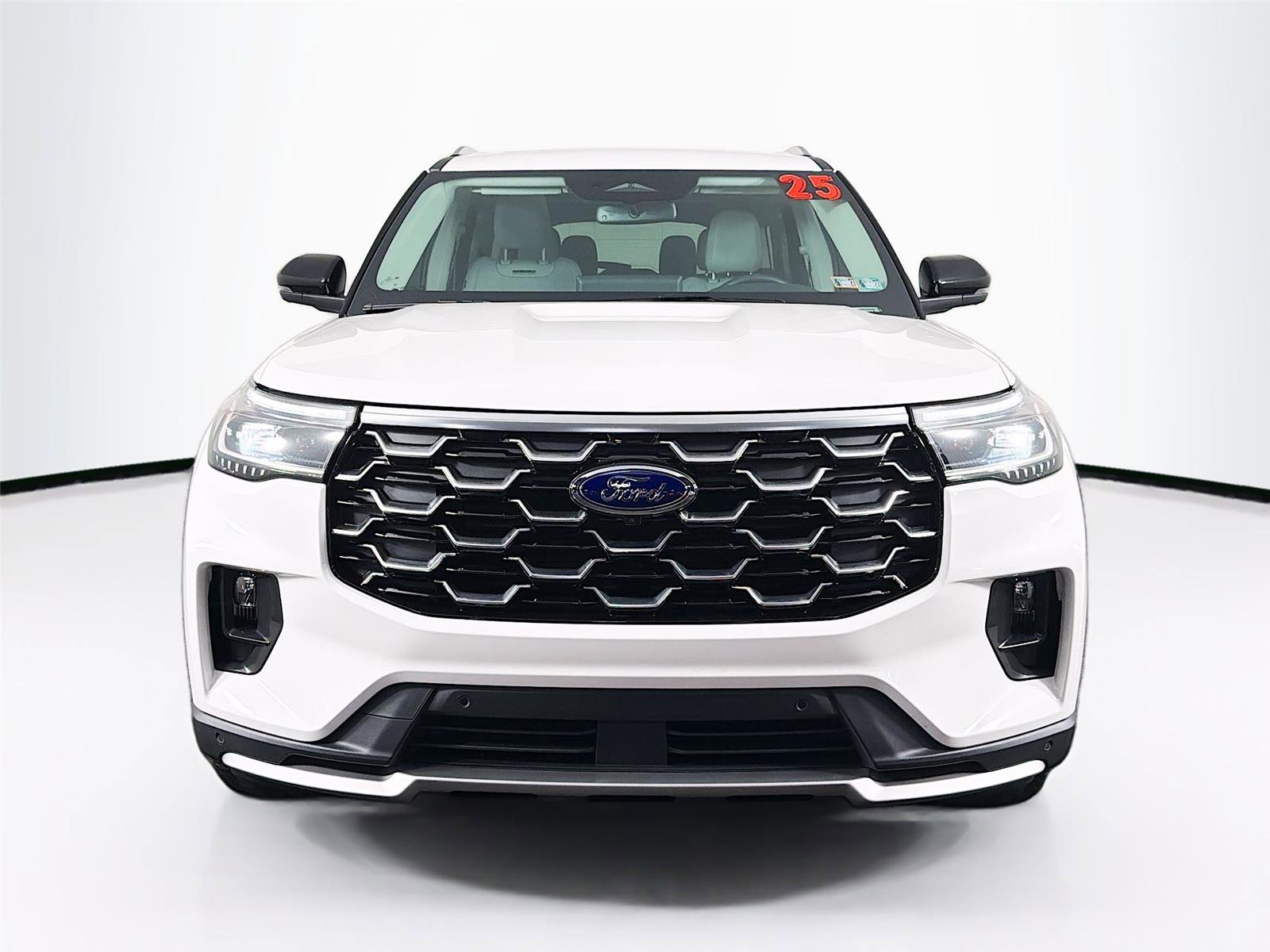 Used 2025 Ford Explorer Platinum w/ Ultimate Package AWD/4WD image 2