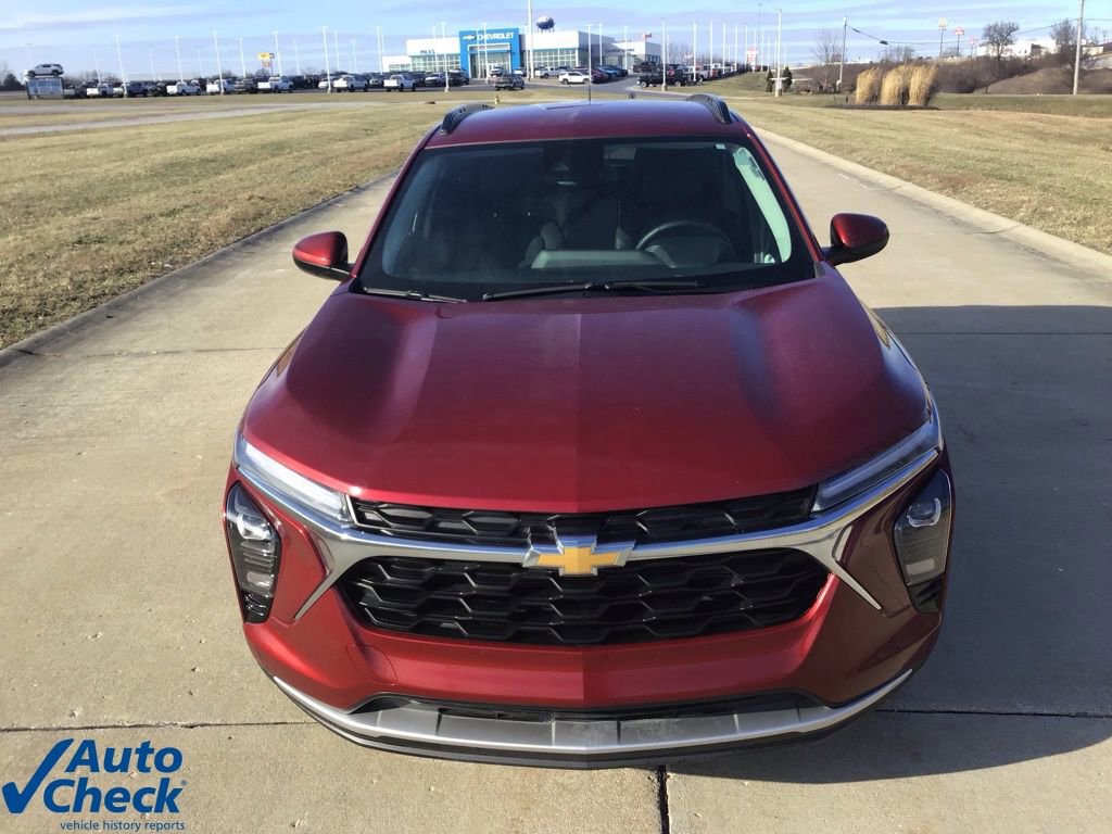 Used 2025 Chevrolet Trax LT w/ LT Convenience Package image 9