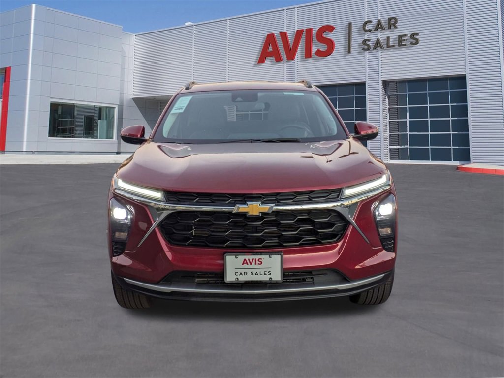 Used 2025 Chevrolet Trax LT w/ LT Convenience Package image 2