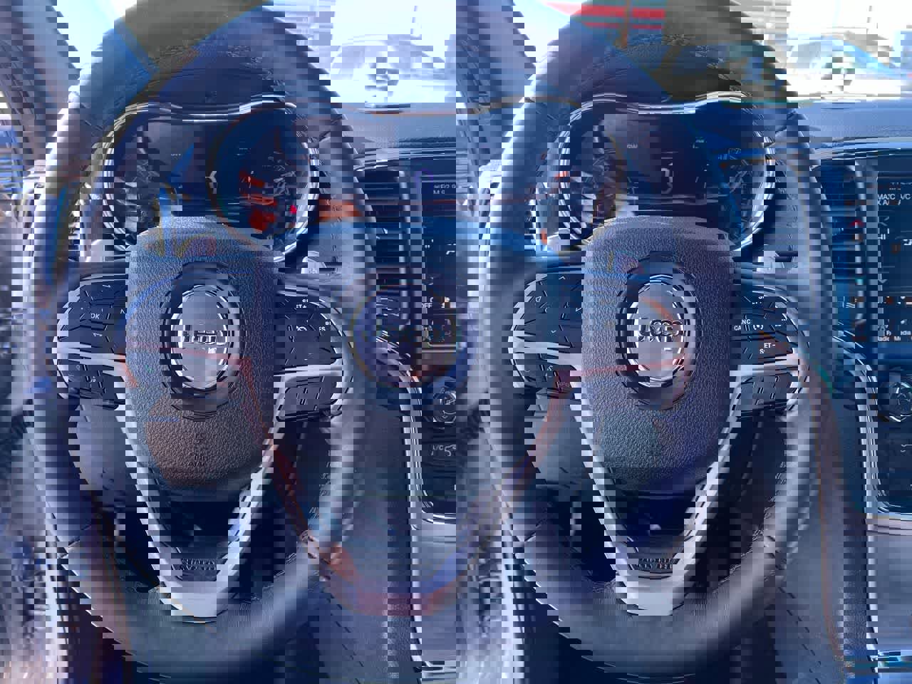 Used 2017 Jeep Grand Cherokee Altitude image 14