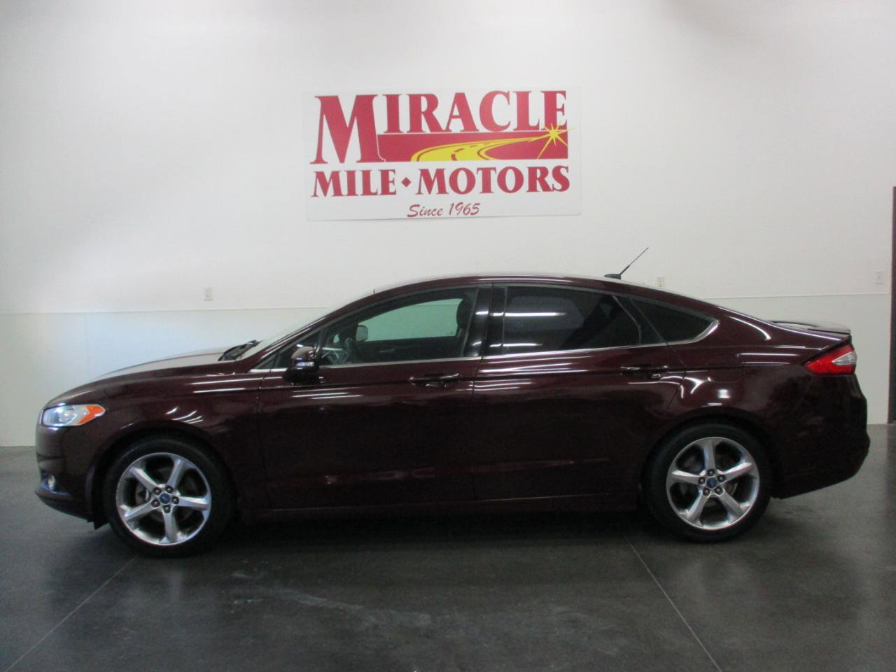 Used 2013 Ford Fusion SE FWD image 2