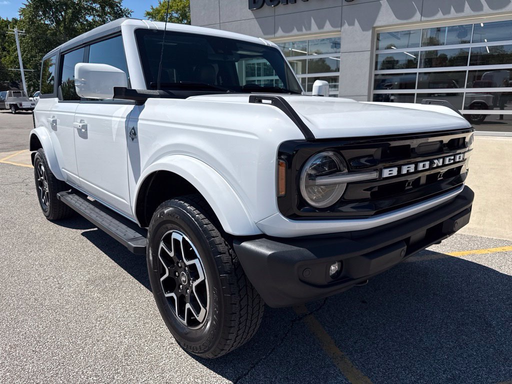 Used 2023 Ford Bronco Outer Banks AWD/4WD image 14