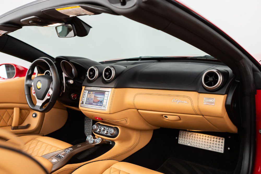 Used 2011 Ferrari California image 94