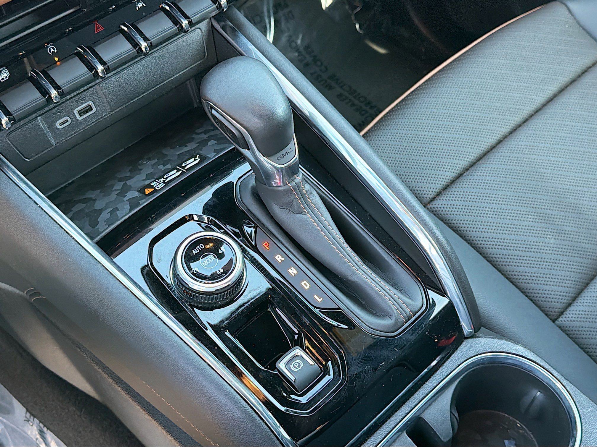 Used 2024 GMC Canyon AT4 w/ AT4 Premium Package image 28