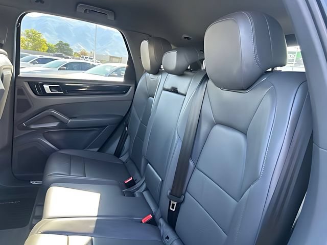 Used 2021 Porsche Cayenne AWD/4WD image 17