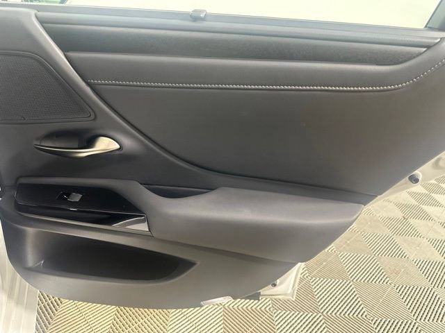 Used 2023 Lexus ES 300h Ultra Luxury FWD image 29