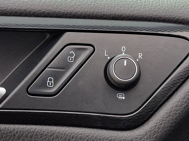 Used 2017 Volkswagen GTI SE FWD image 22