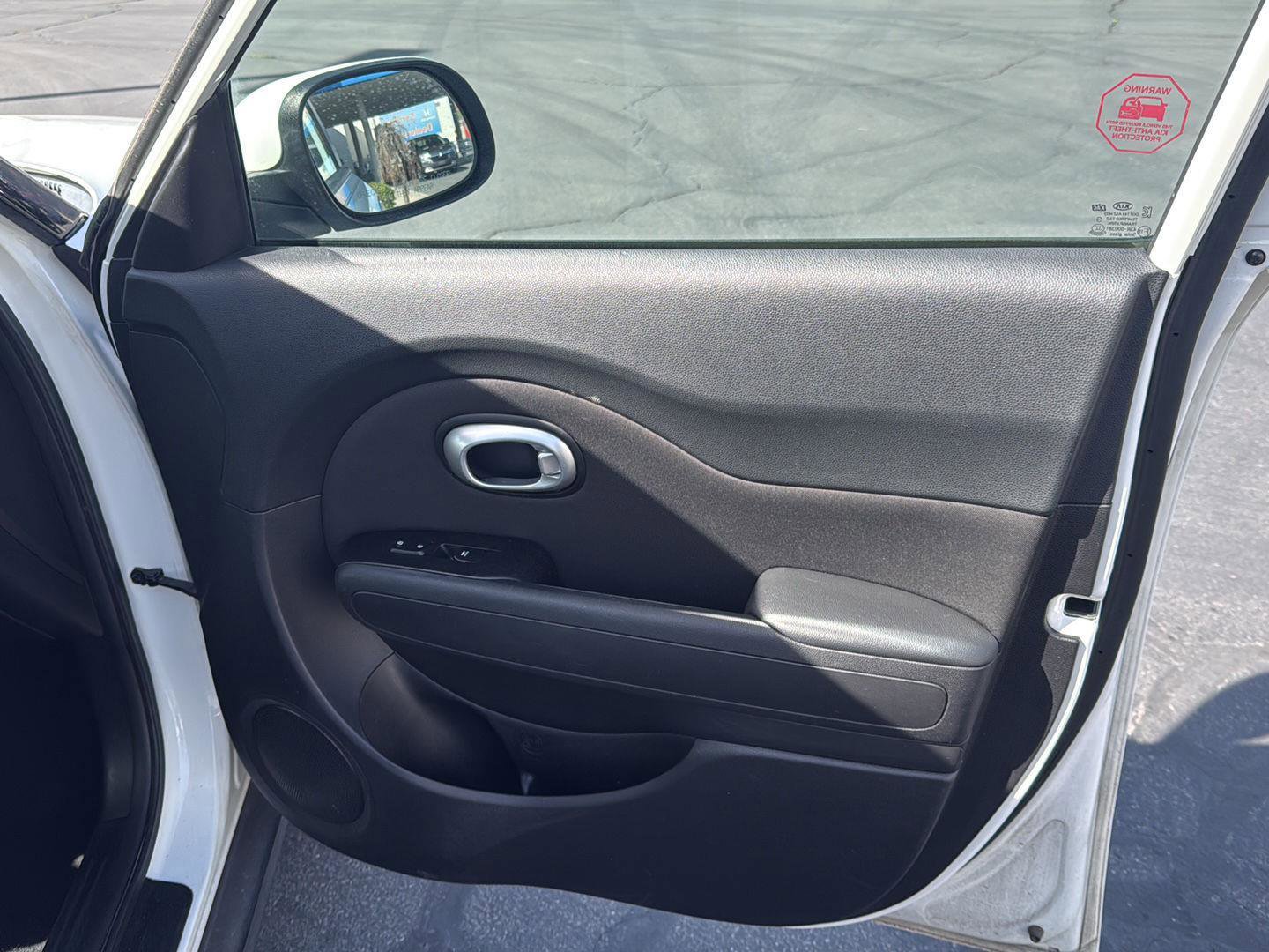 Used 2014 Kia Soul + image 27