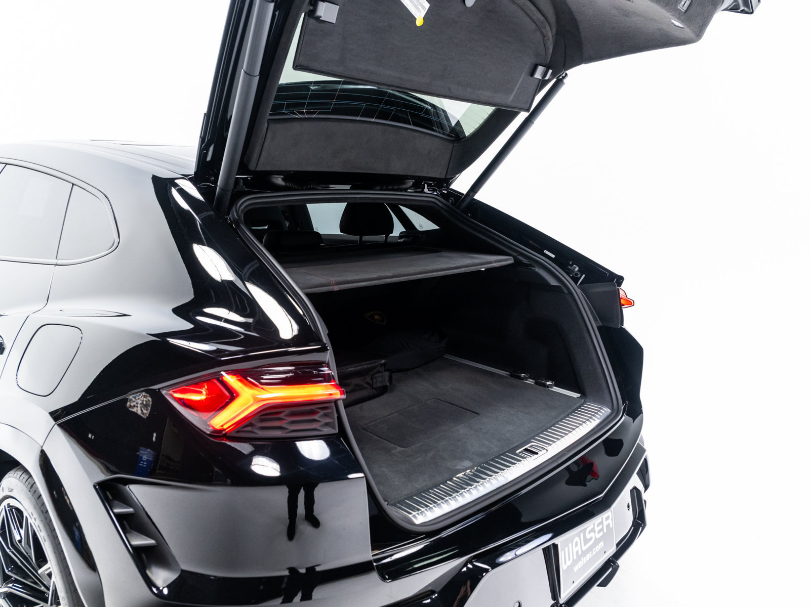 Used 2025 Lamborghini Urus SE AWD/4WD image 81