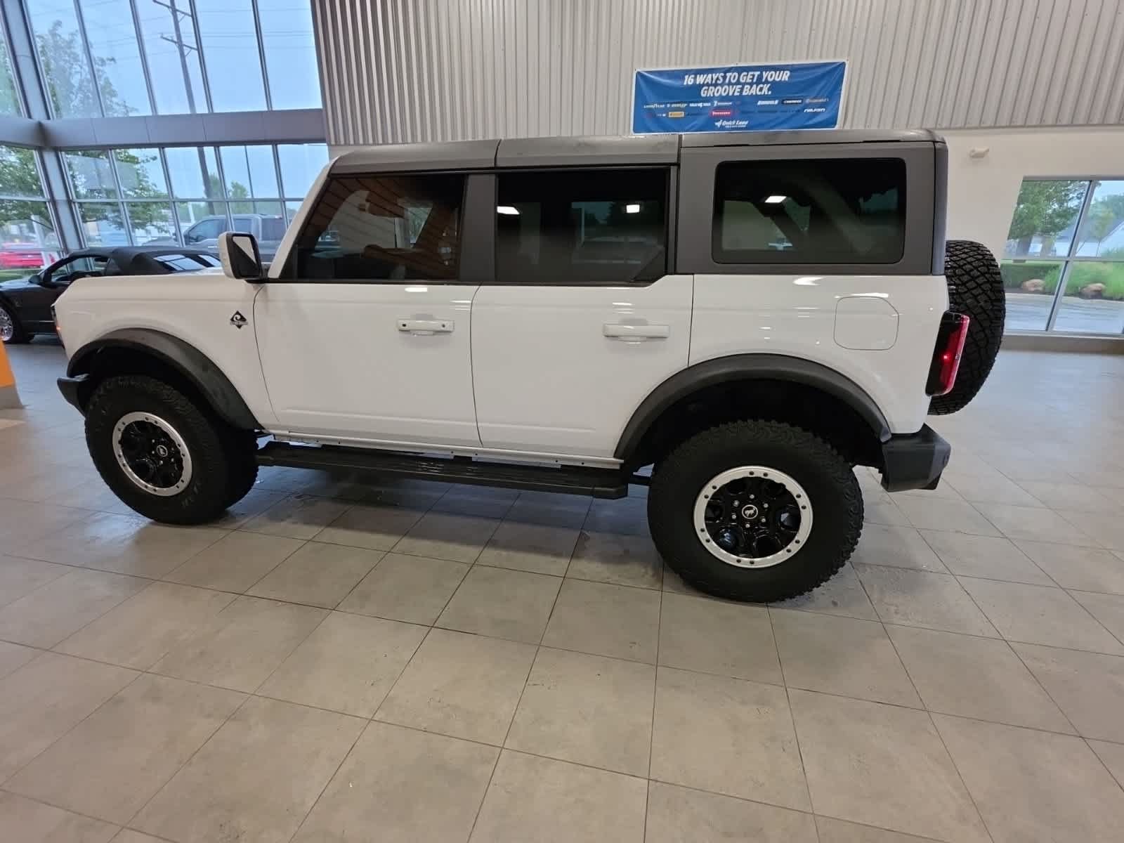 Used 2024 Ford Bronco Outer Banks w/ Sasquatch Package AWD/4WD image 16