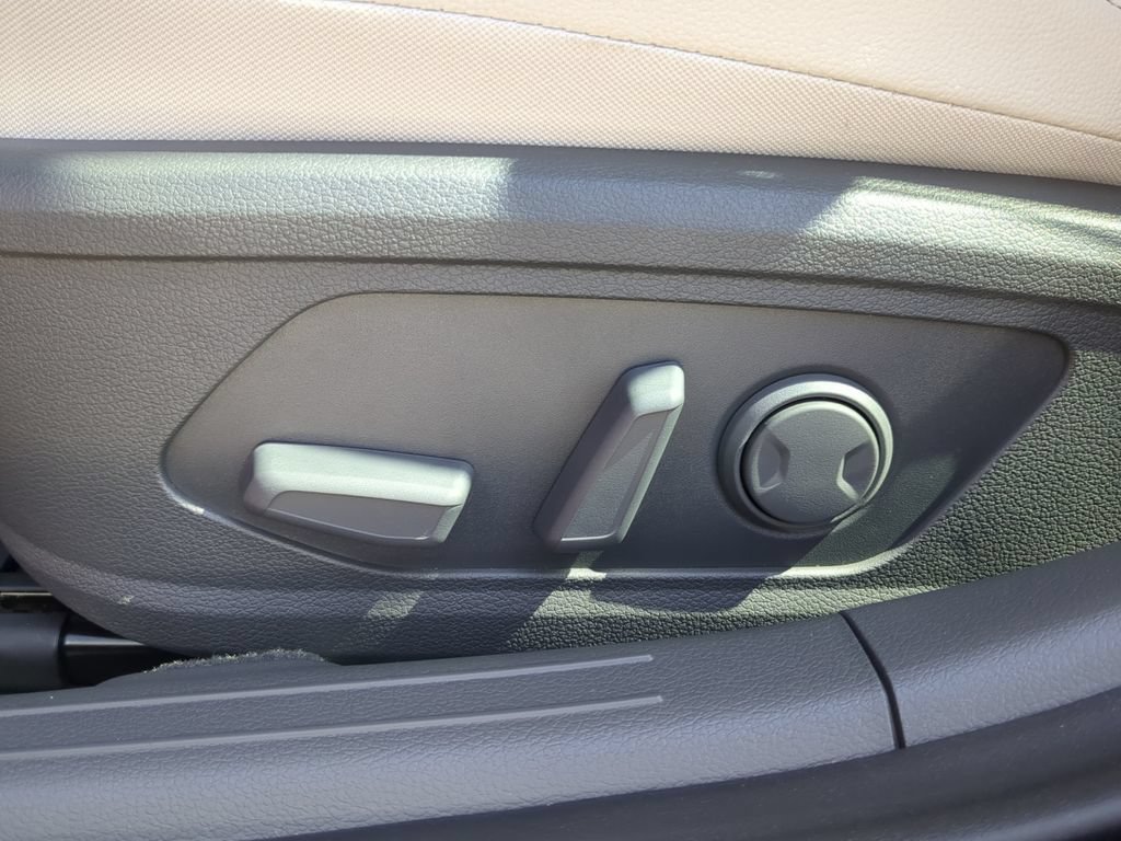 New 2025 Hyundai Sonata Limited FWD image 13