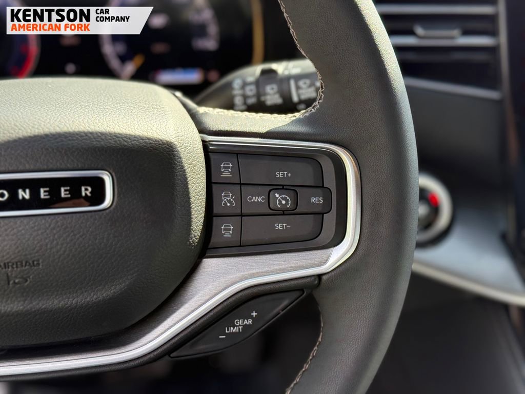 Used 2025 Jeep Wagoneer 4WD image 20