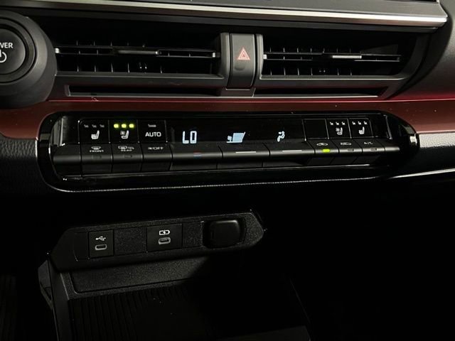 Used 2024 Toyota Prius Prime Premium image 19