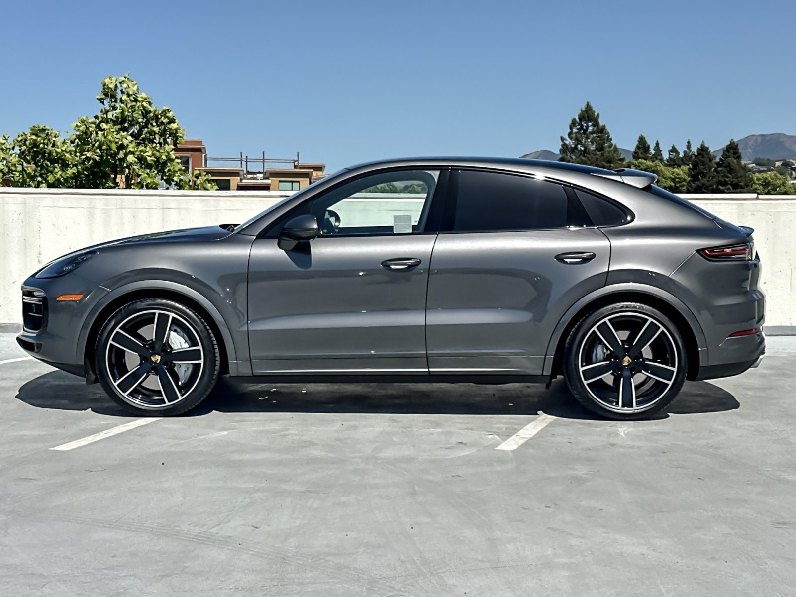Used 2022 Porsche Cayenne Turbo w/ Assistance Package AWD/4WD image 2