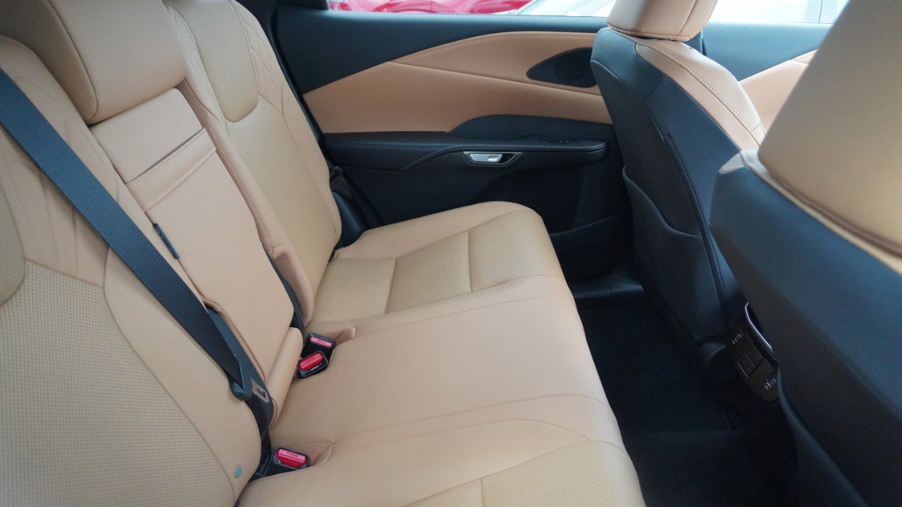 Used 2025 Lexus RX 350 Premium w/ Accessory Package (Z1) FWD image 11