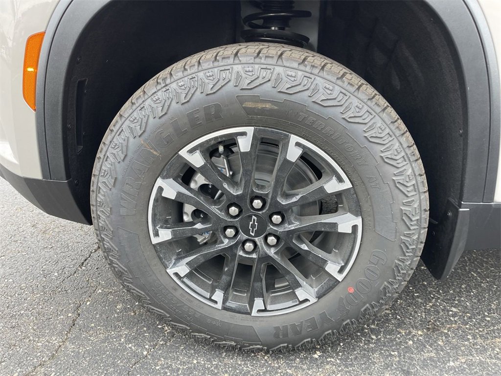 New 2026 Chevrolet Traverse Z71 w/ LPO, Floor Liner Package image 10